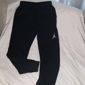 Boys medium black Jordan joggers